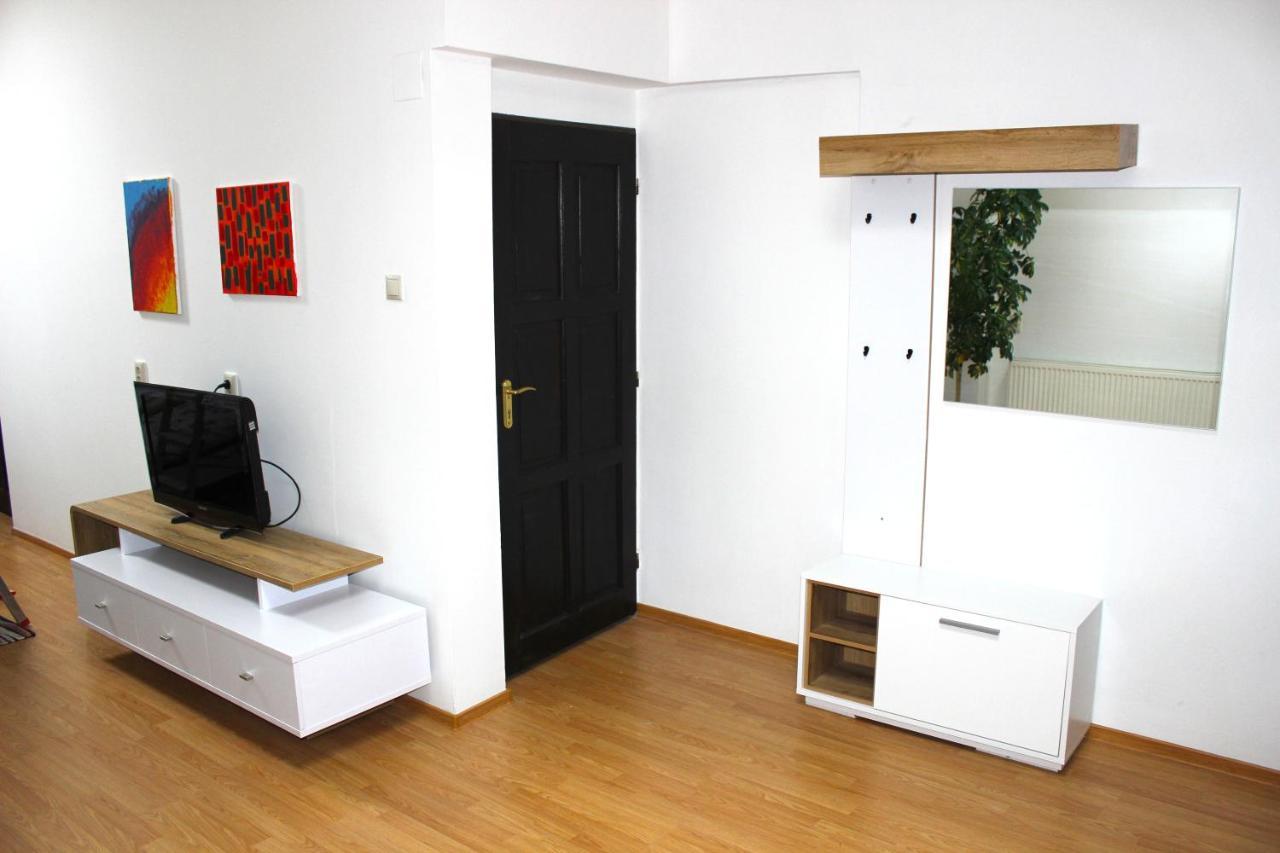 Krasny Priestranny Slnecny Apartman V Centre Mesta Trenčín Buitenkant foto