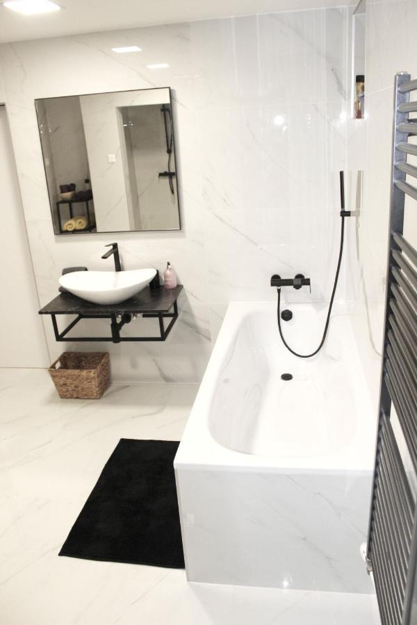 Krasny Priestranny Slnecny Apartman V Centre Mesta Trenčín Buitenkant foto