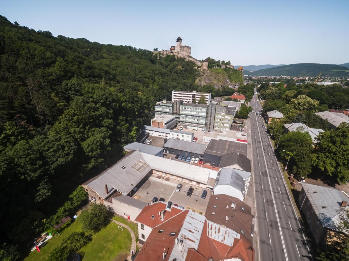 Krasny Priestranny Slnecny Apartman V Centre Mesta Trenčín Buitenkant foto